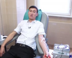 Молодежь призывают сдавать кровь 